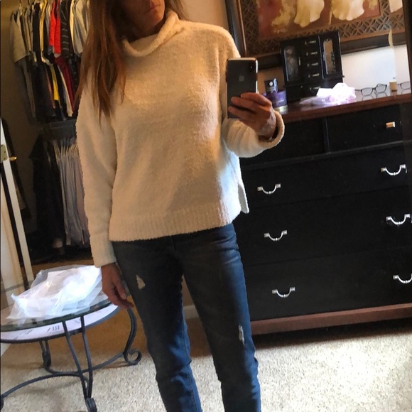 Ugg Sage Sweater PRICE IS FINAL - Picture 2 of 8